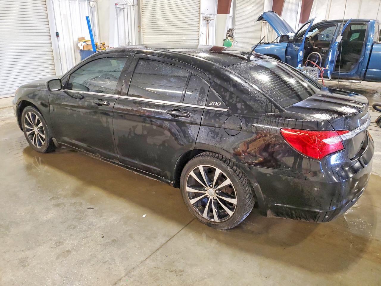 2011 Chrysler 200 S - Image 2