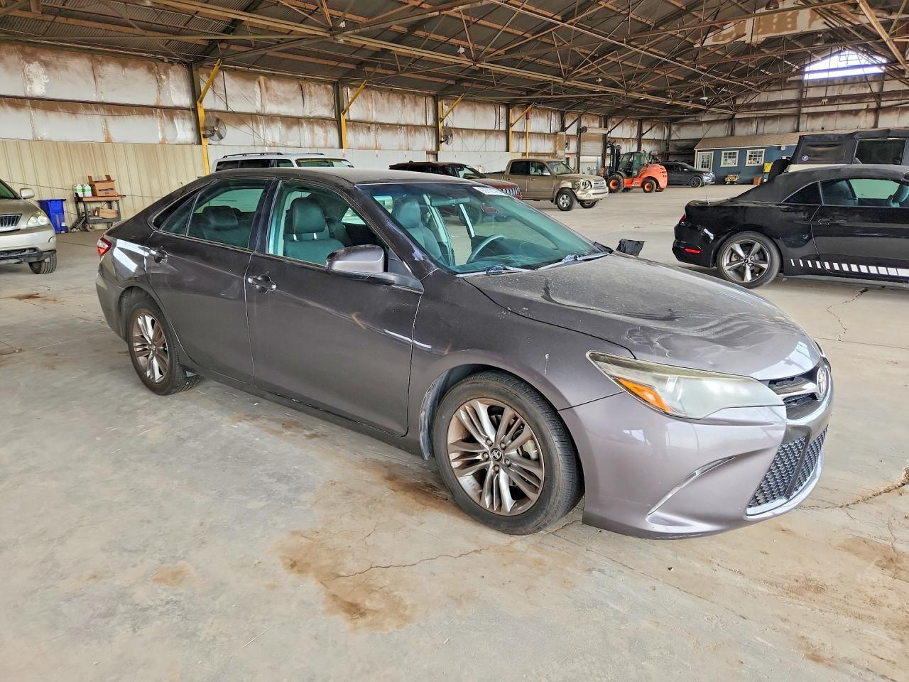 2017 Toyota Camry Se - Фото 4
