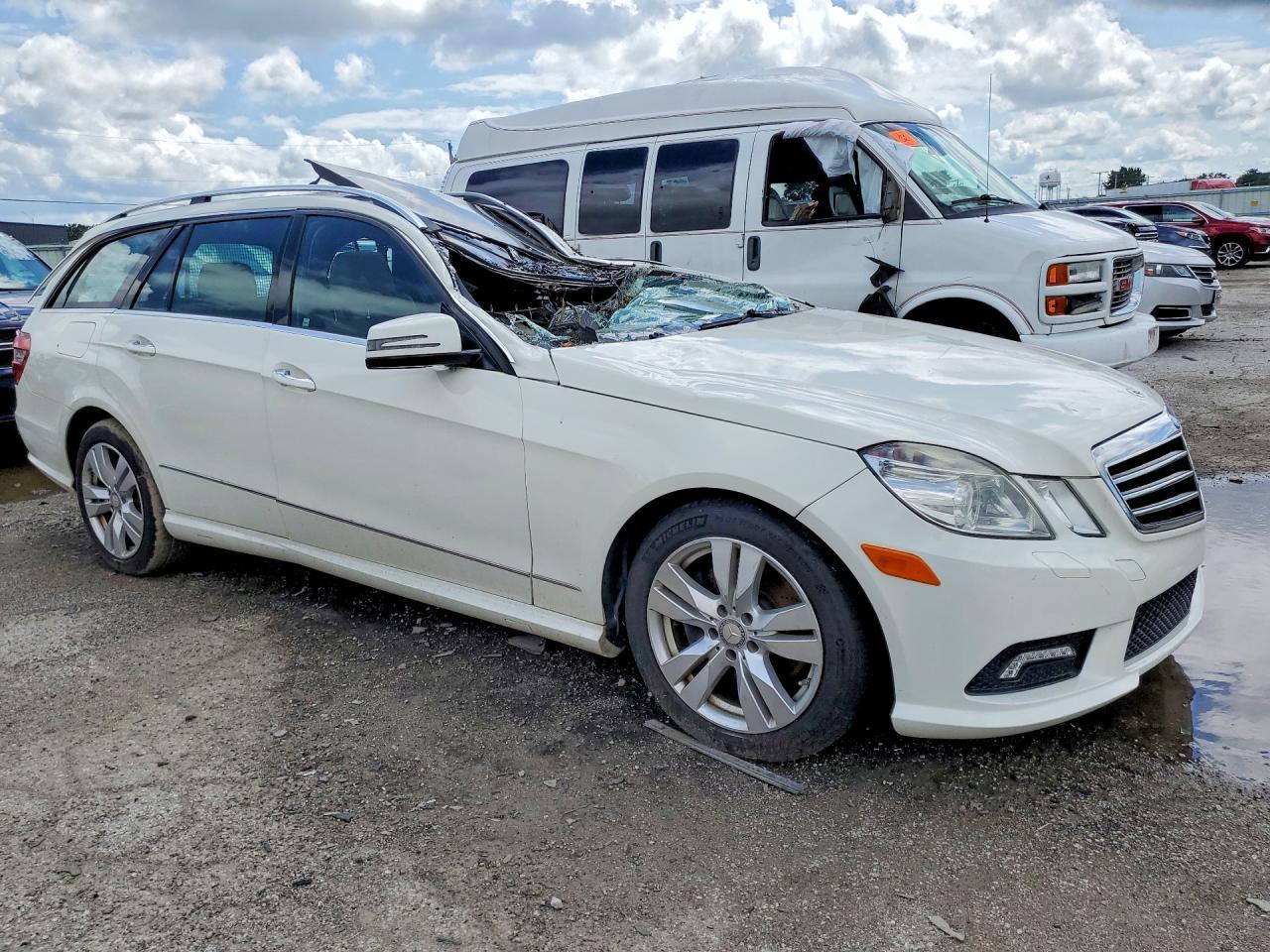 2011 Mercedes-Benz E 350 4Matic Wagon - Image 4
