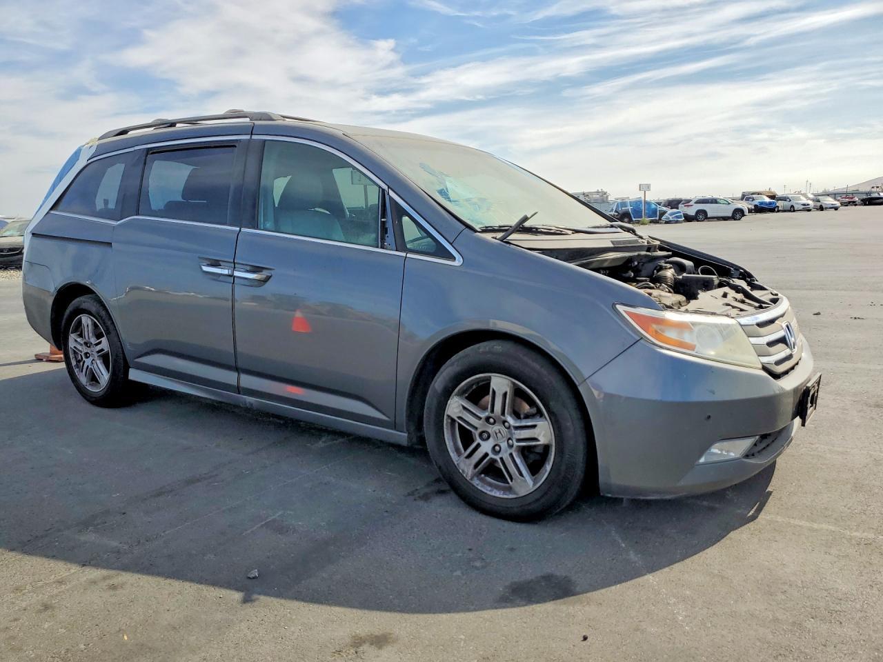 2012 Honda Odyssey Touring - Image 4
