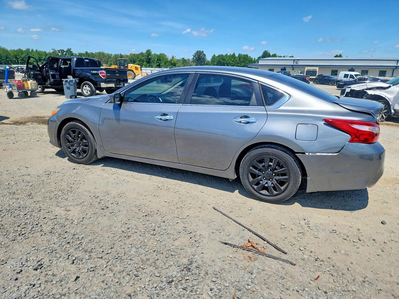 2018 Nissan Altima 2.5 S - Фото 2