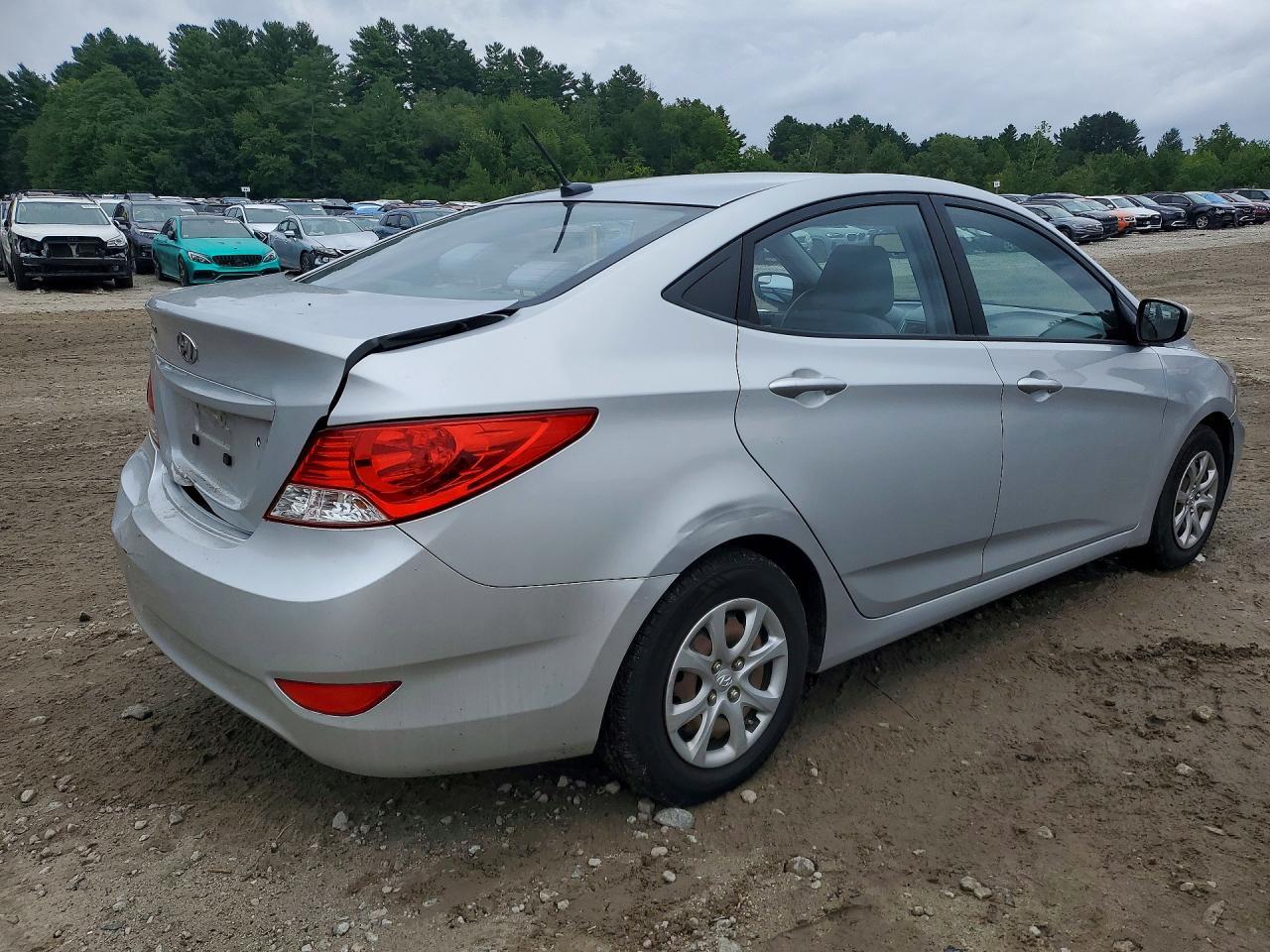 2014 Hyundai Accent Gls - Фото 3