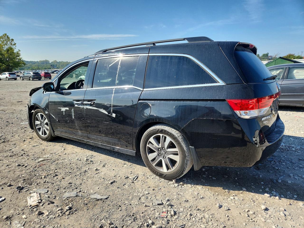 2016 Honda Odyssey Touring - Image 2