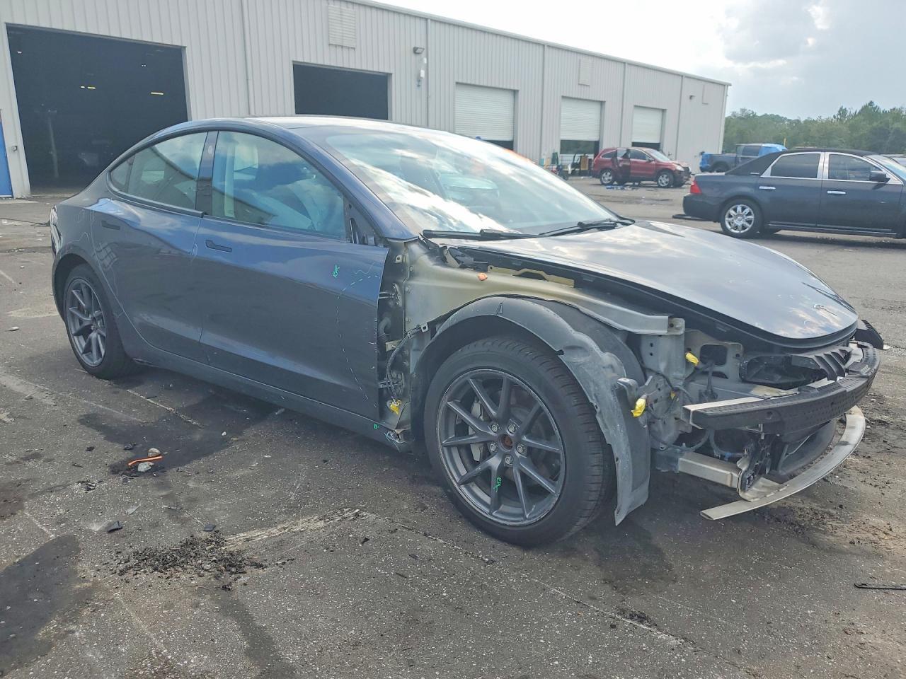 2022 Tesla Model 3 - Фото 4