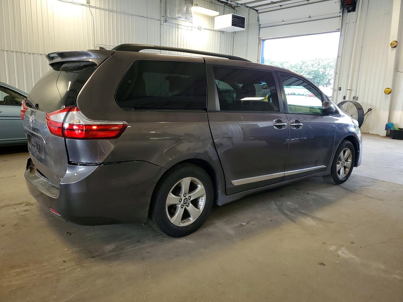 2019 Toyota Sienna Le - Image 3