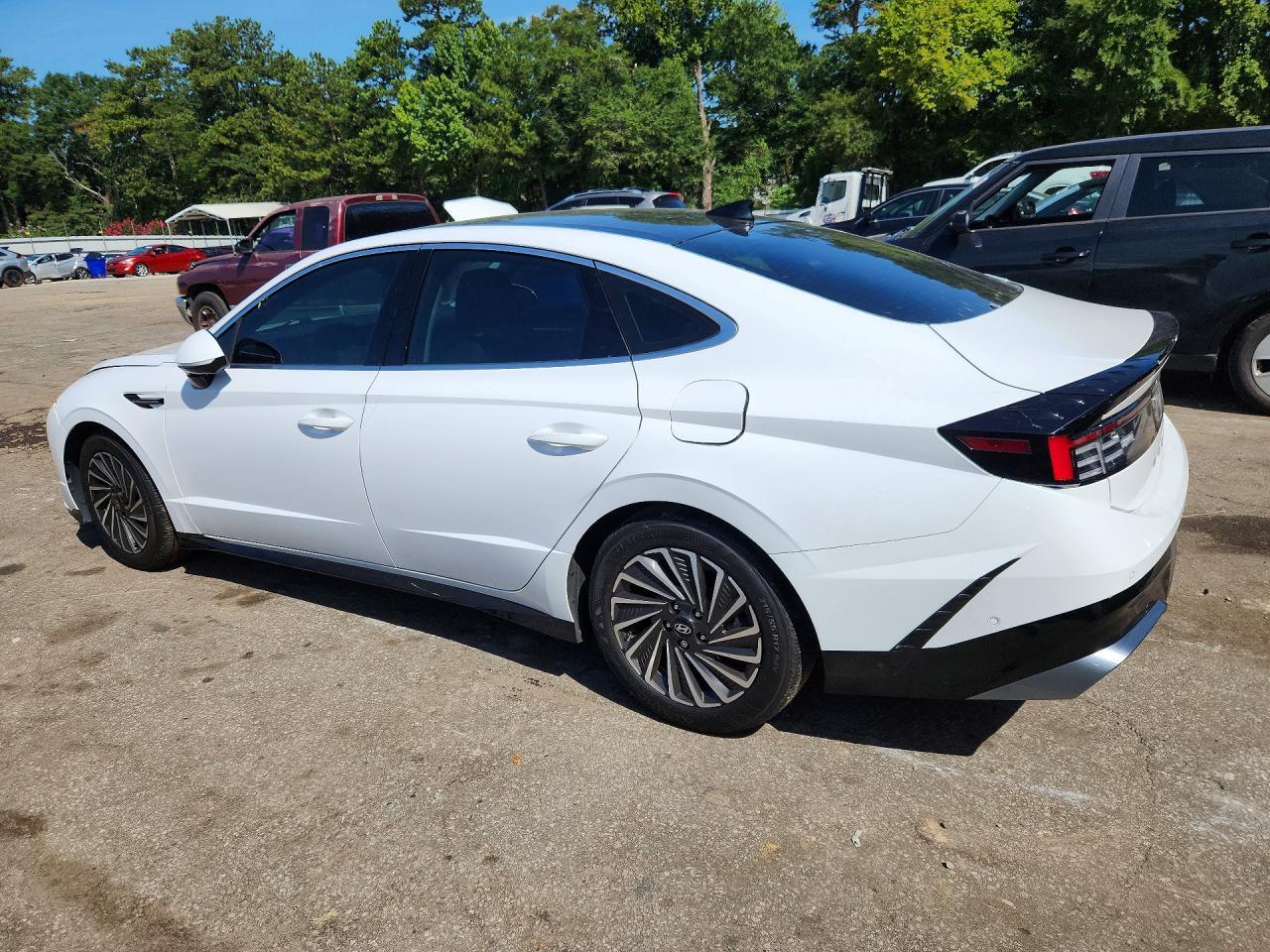 2025 Hyundai Sonata Hybrid Limited - Image 2