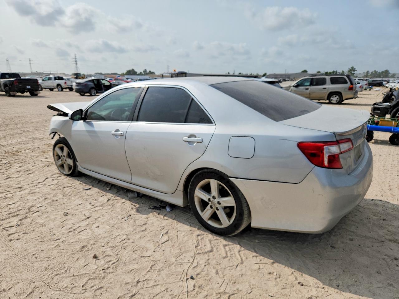 2014 Toyota Camry Se - Фото 2