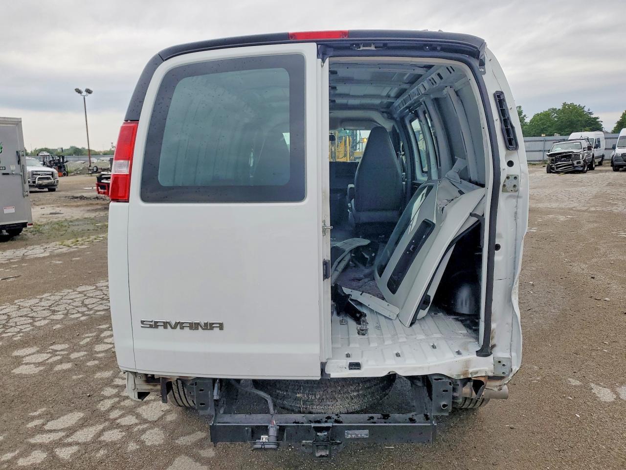 2025 GMC Savana 2500 Cargo Delivery Van - Фото 6