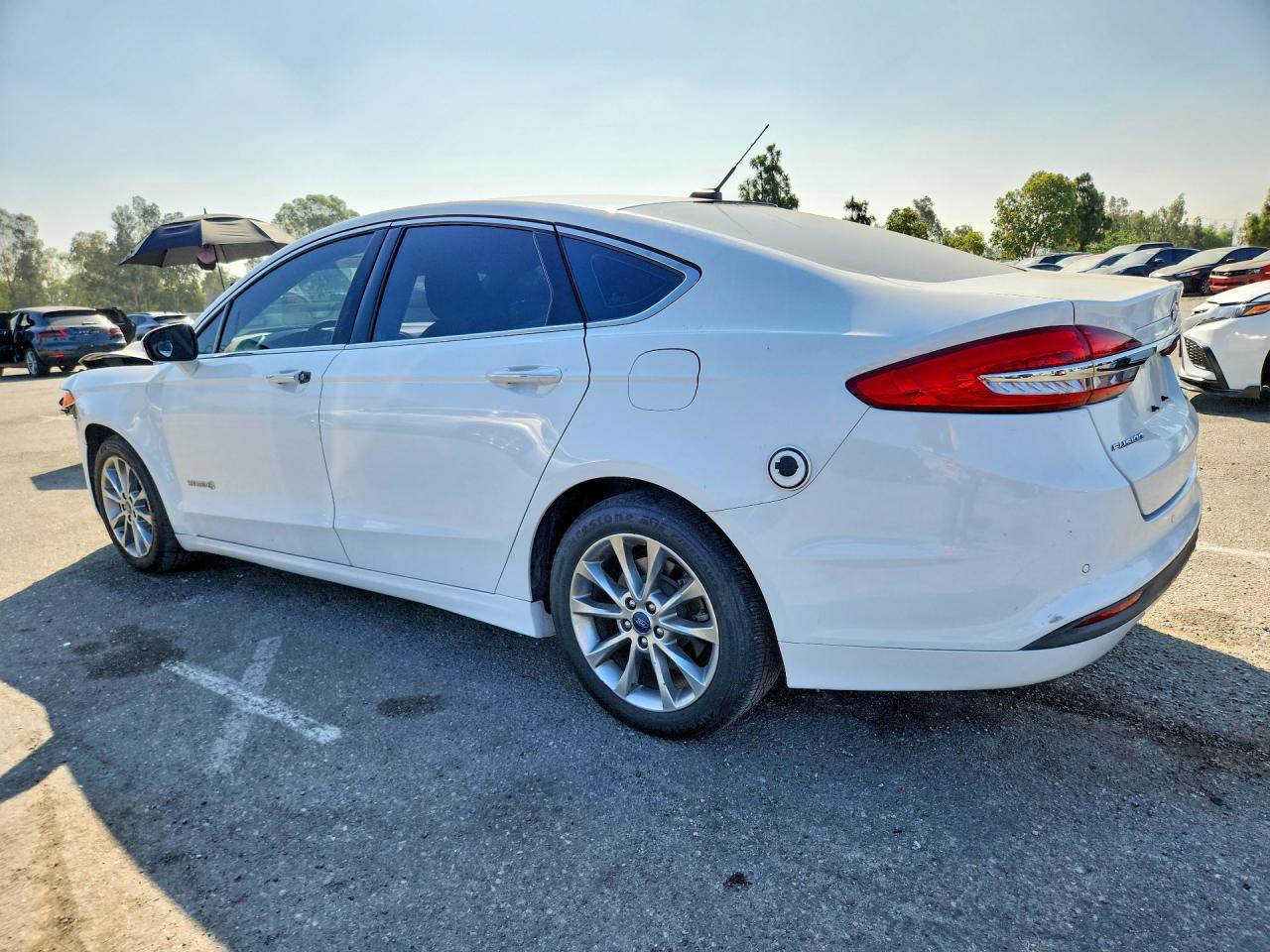 2017 Ford Fusion Se Hybrid - Image 2