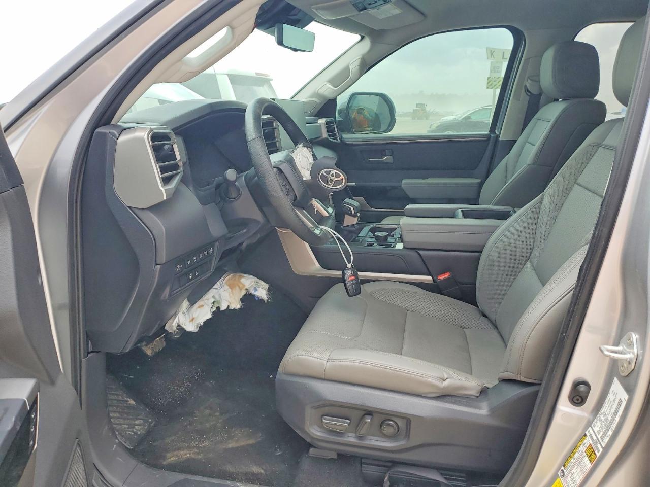 2024 Toyota Tundra Crewmax Limited - Image 7