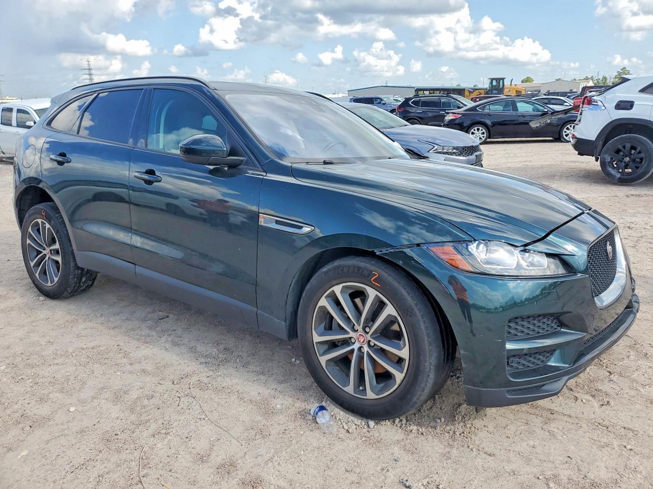 2017 Jaguar F-Pace Premium - Image 4