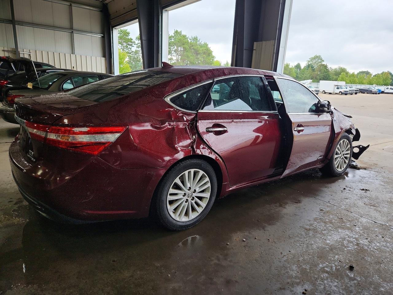 2013 Toyota Avalon Hybrid Limited - Image 3