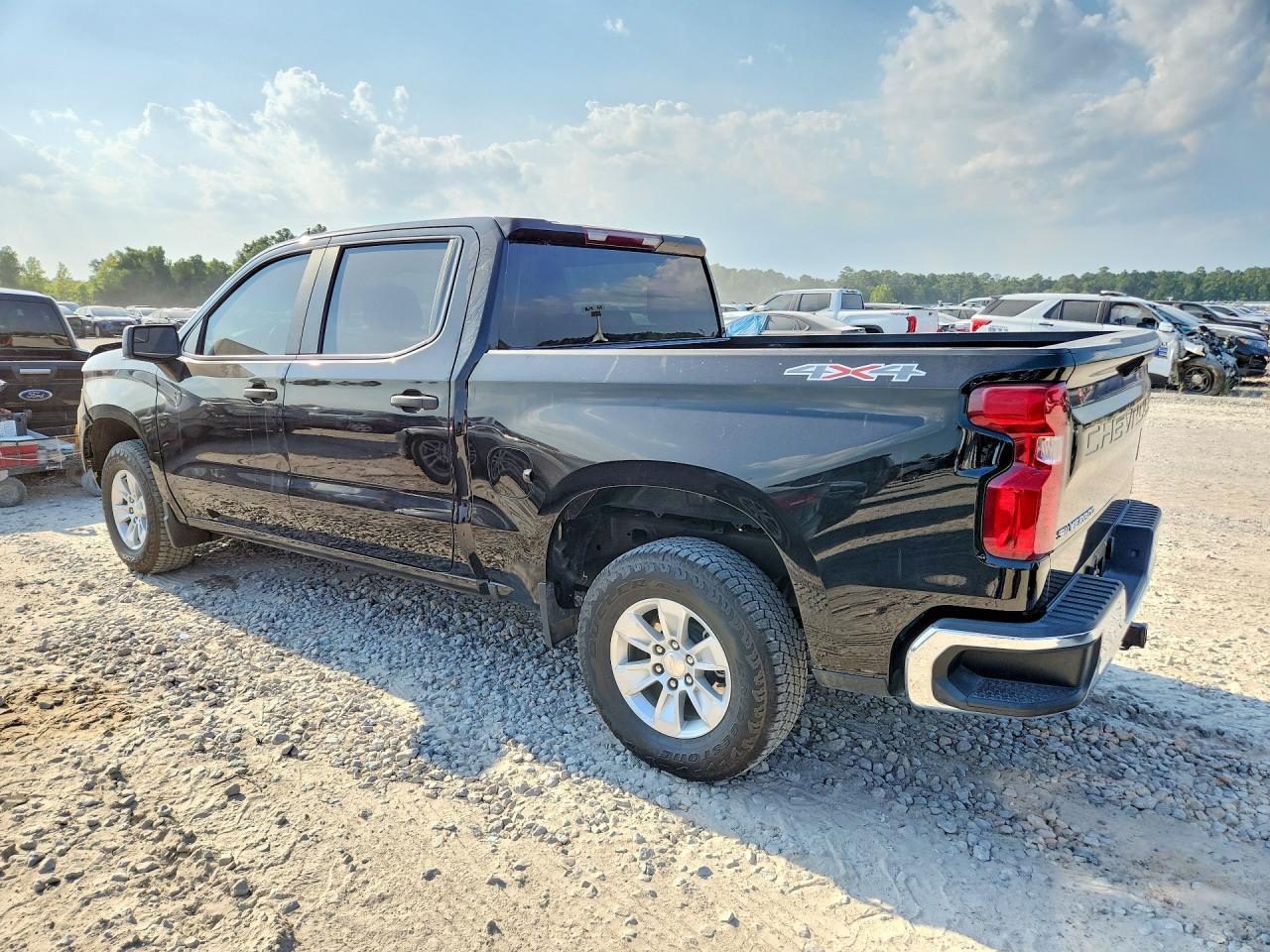 2024 Chevrolet Silverado K1500 - Фото 2