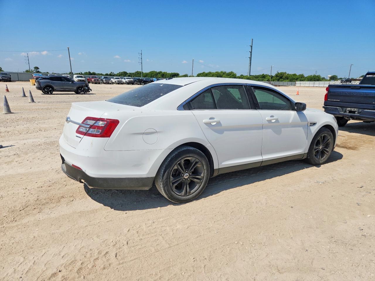2018 Ford Taurus Se - Фото 3