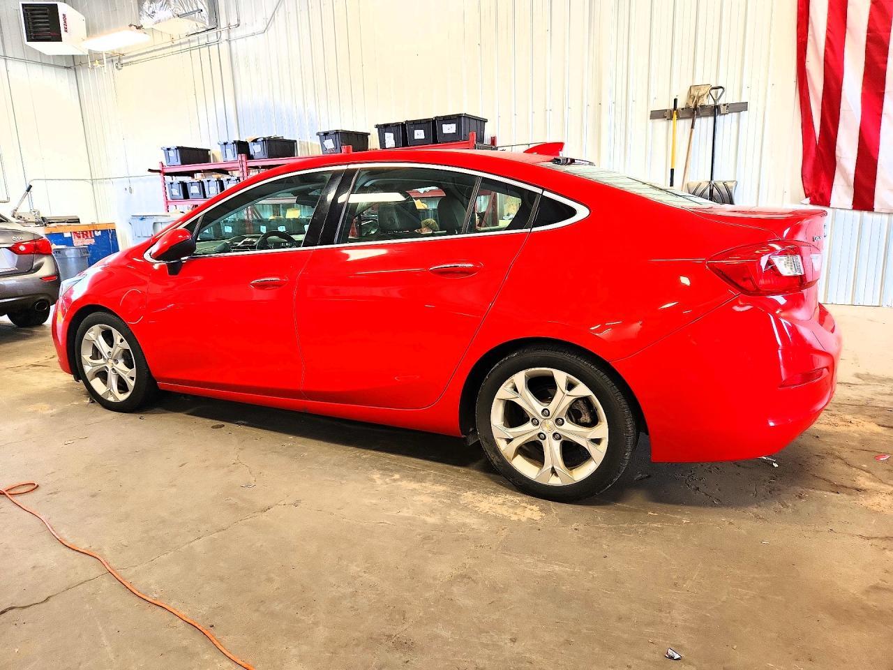 2017 Chevrolet Cruze Premier - Фото 2