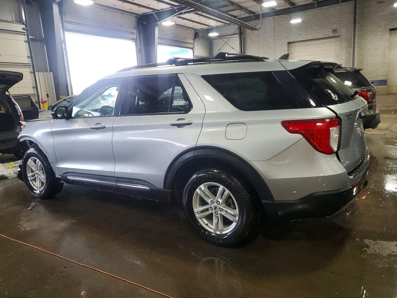 2022 Ford Explorer Xlt - Image 2