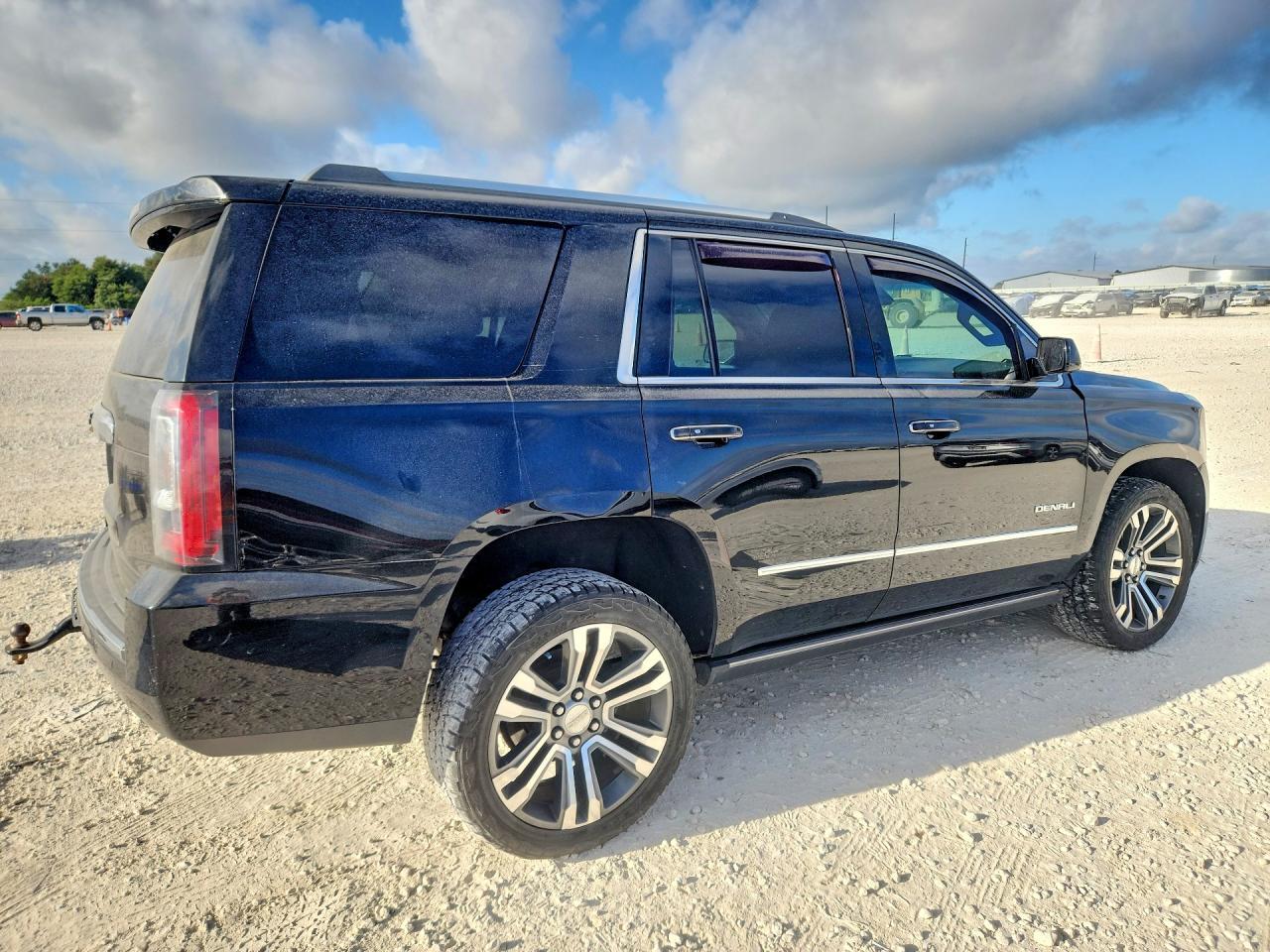 2018 GMC Yukon Denali - Фото 3