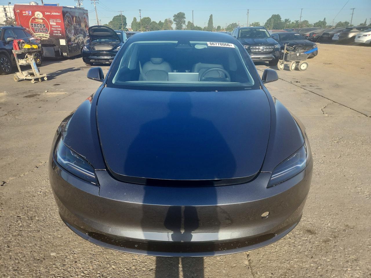 2025 Tesla Model 3 - Фото 5