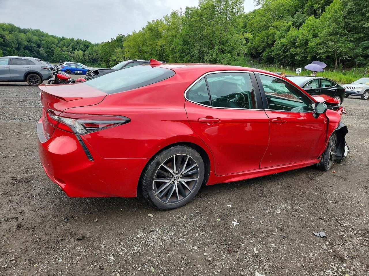 2021 Toyota Camry Se - Фото 3