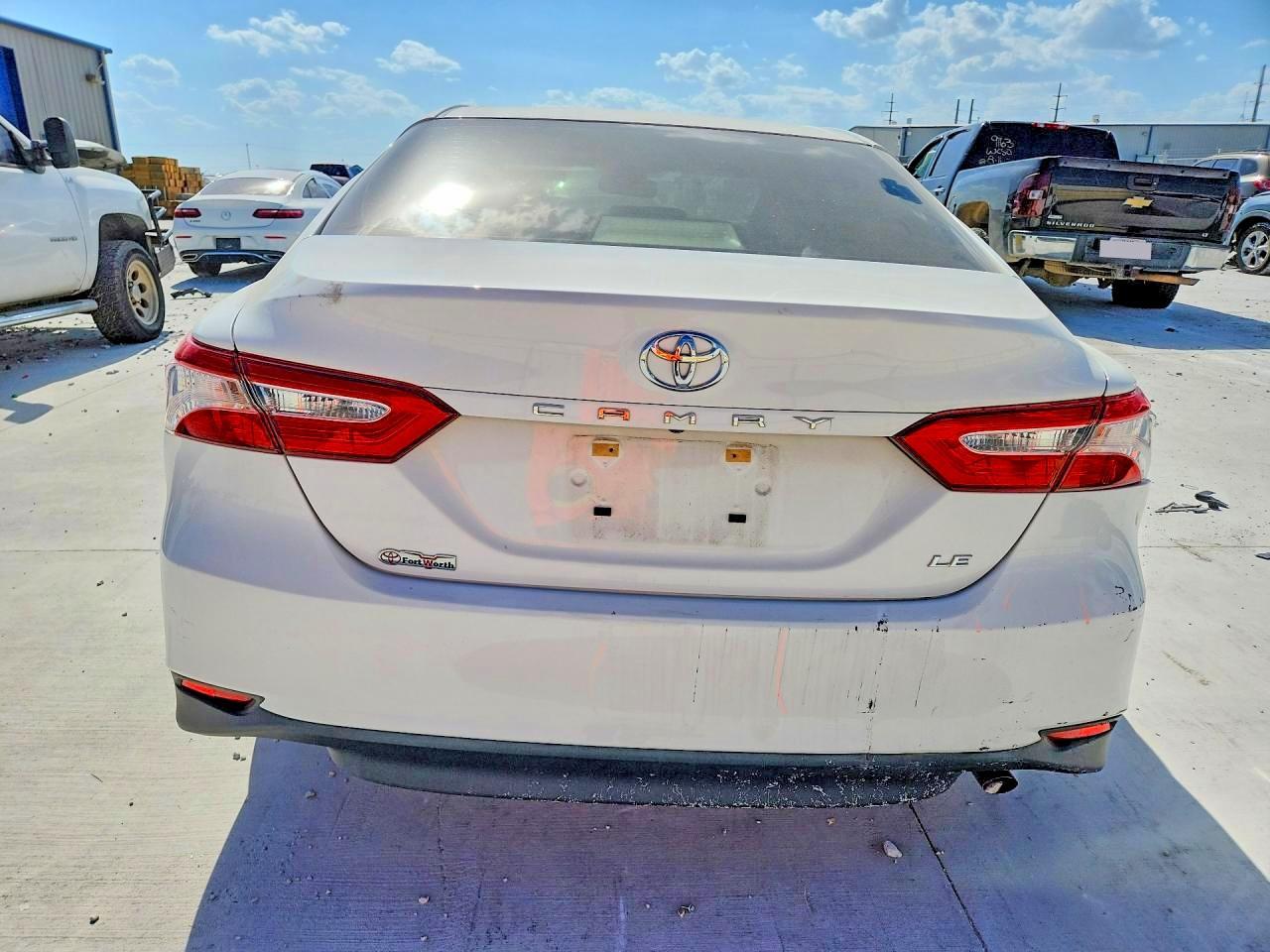 2018 Toyota Camry Le - Image 6
