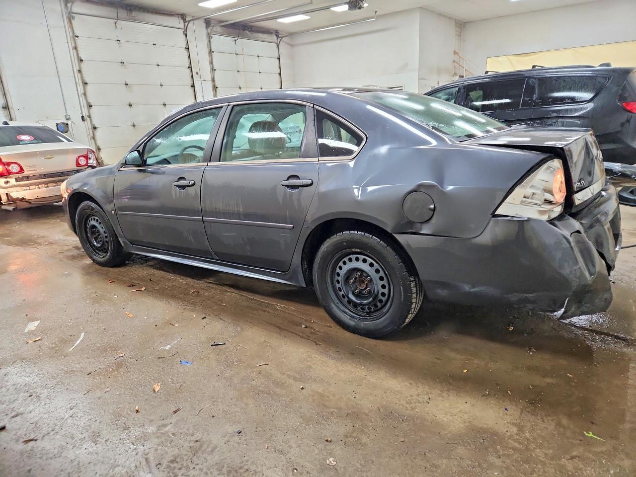 2010 Chevrolet Impala Ls - Фото 2