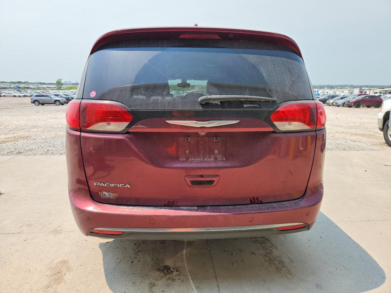 2017 Chrysler Pacifica Touring L - Фото 6