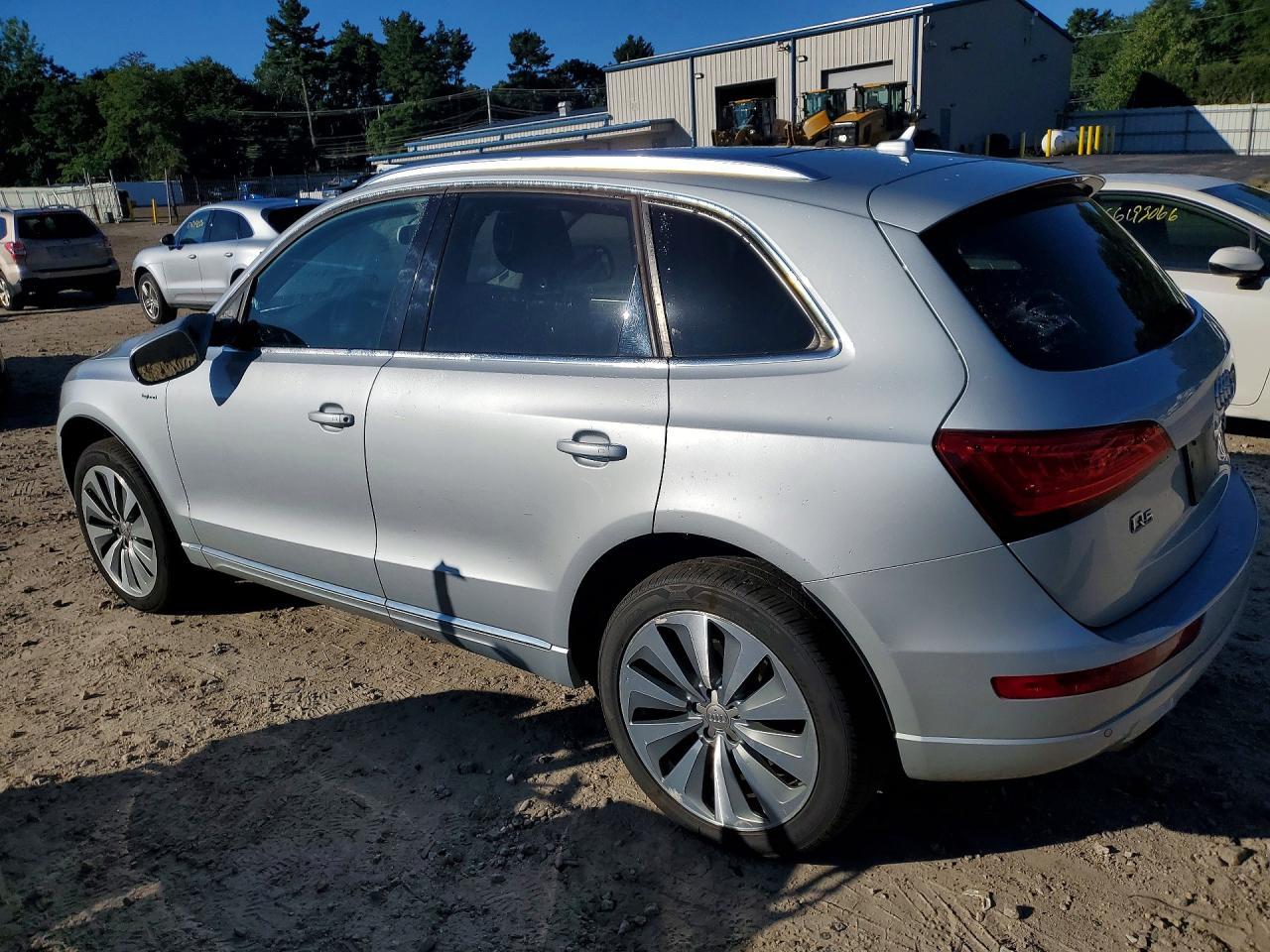 2013 Audi Q5 Premium Hybrid - Image 2