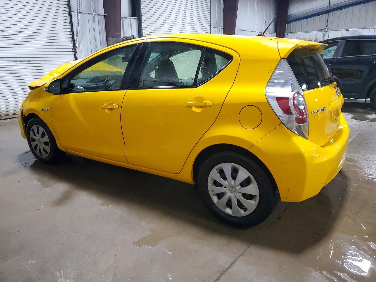 2014 Toyota Prius C Two - Фото 2