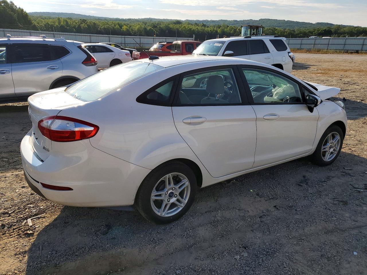 2019 Ford Fiesta Se - Image 3