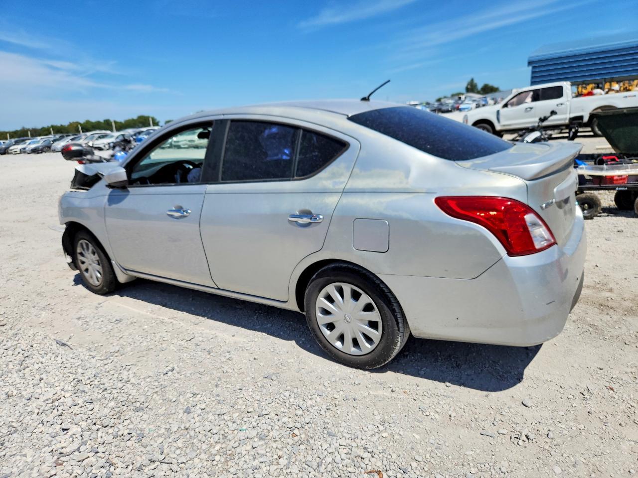 2015 Nissan Versa 1.6 Sv - Фото 2