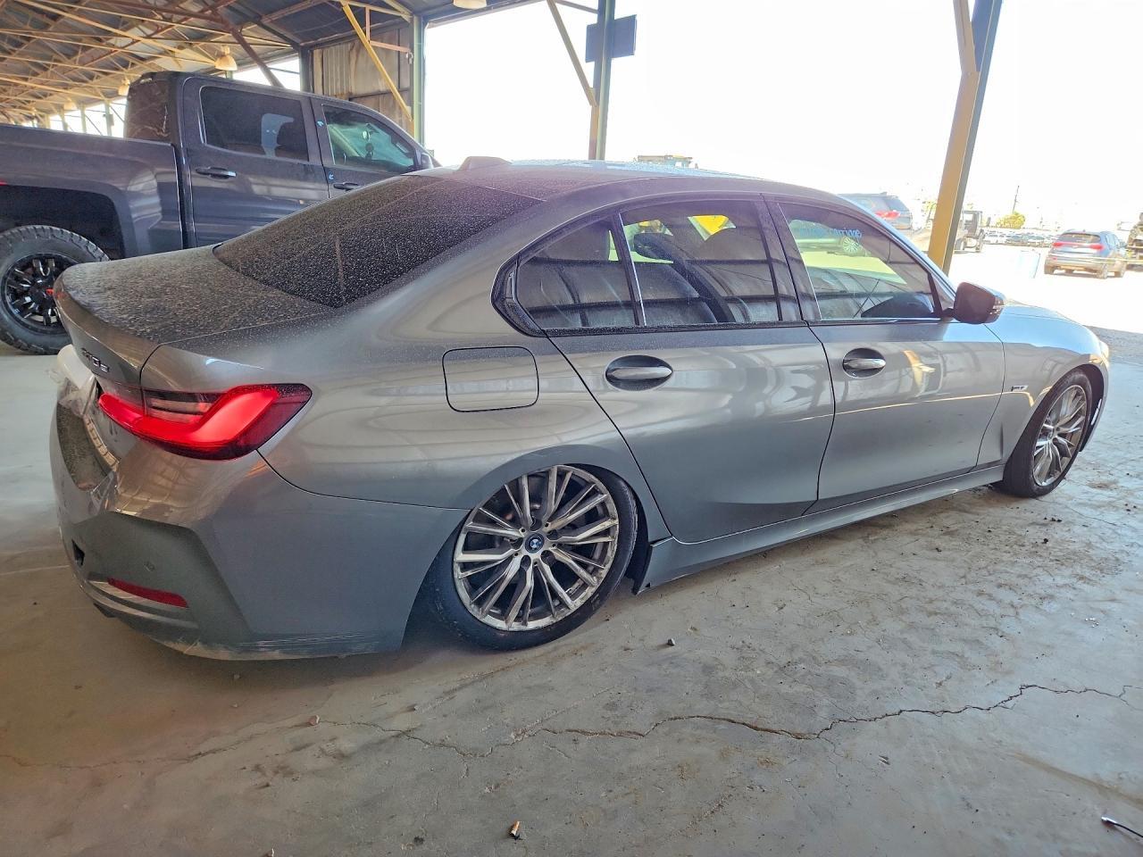 2023 BMW 330Xe - Image 3