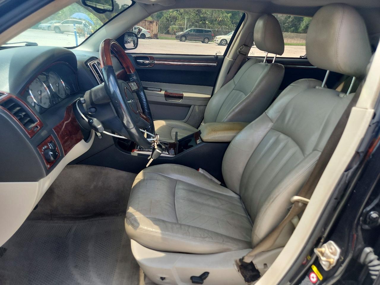 2006 Chrysler 300C - Image 7