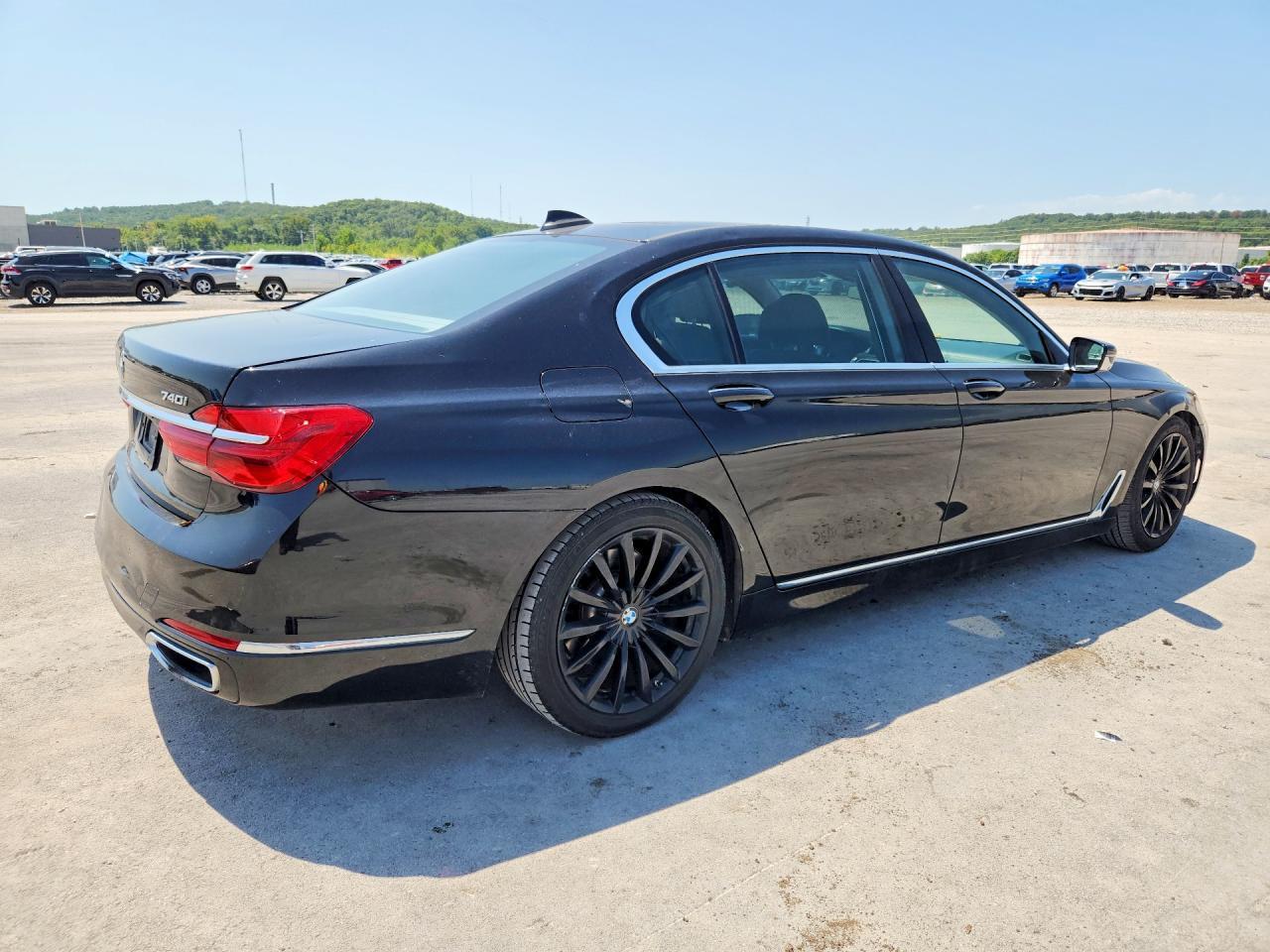 2016 BMW 740 I - Фото 3