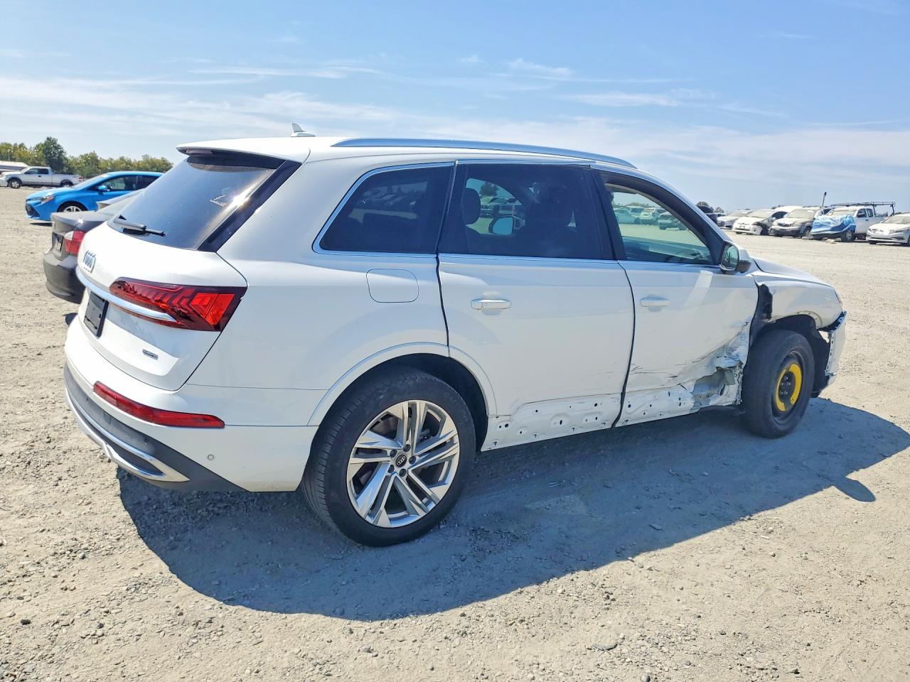 2023 Audi Q7 Premium - Image 3
