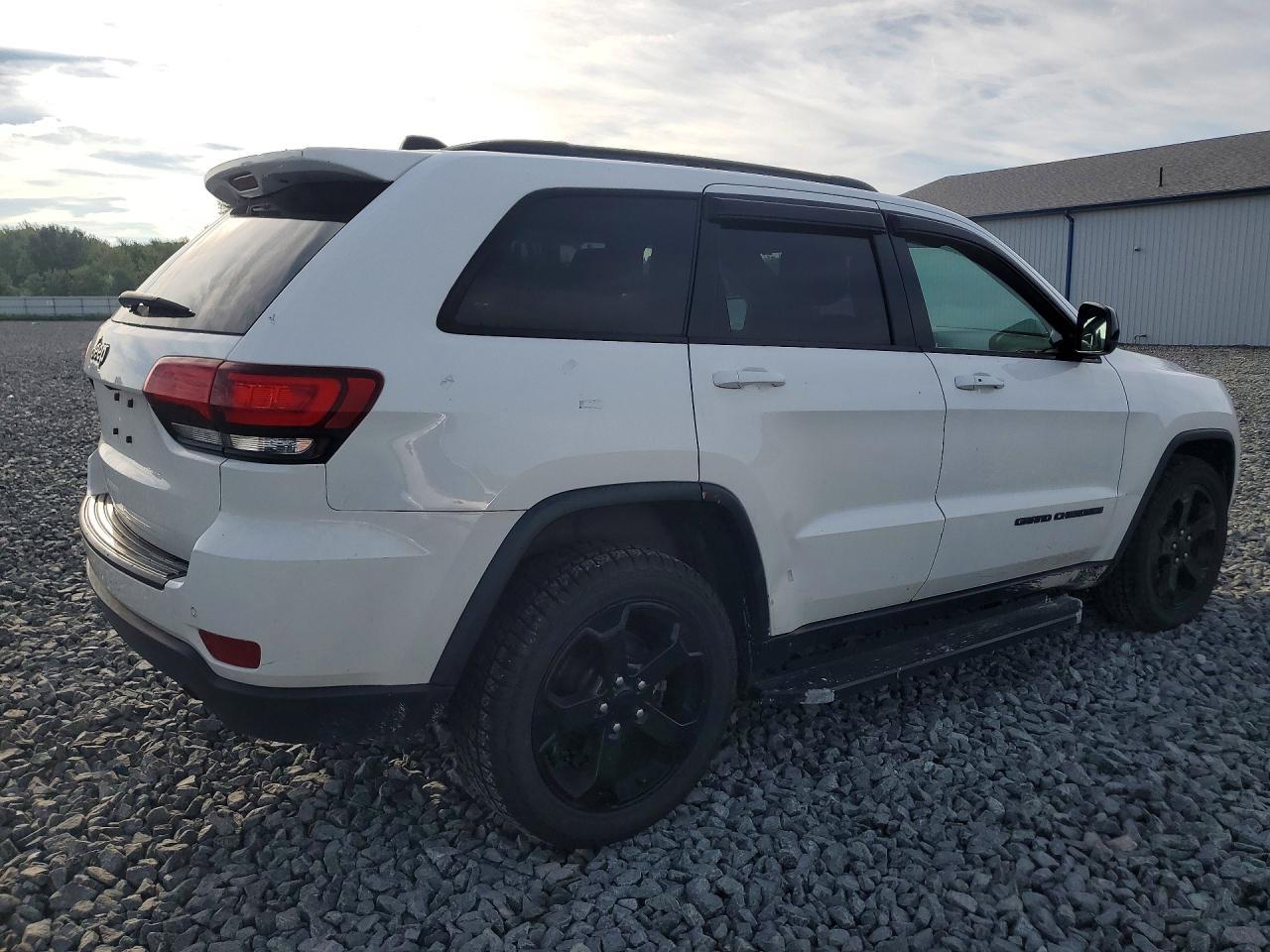2019 Jeep Grand Cherokee Laredo - Image 3