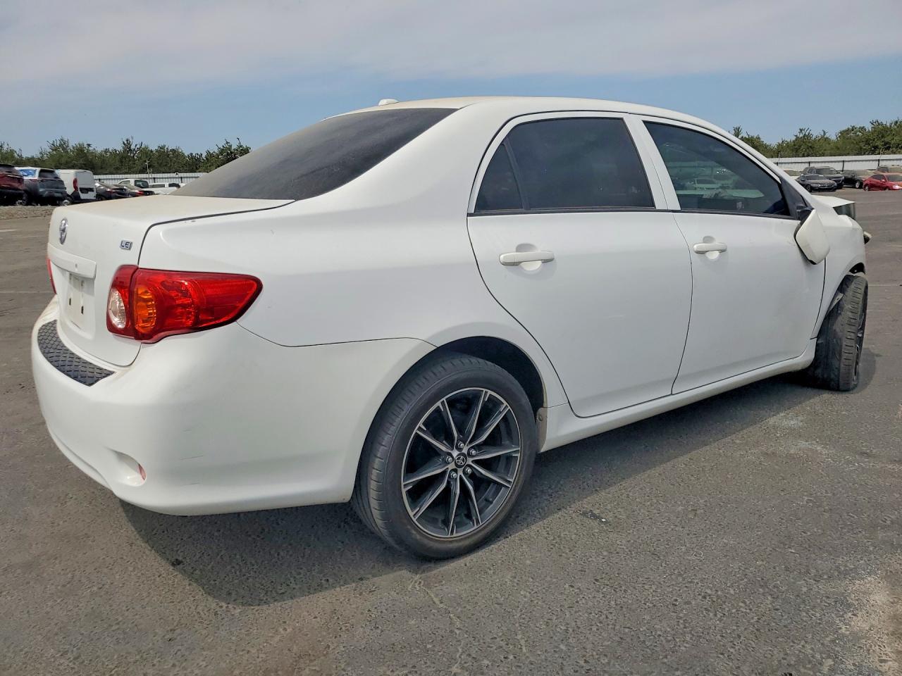 2009 Toyota Corolla Le - Image 3