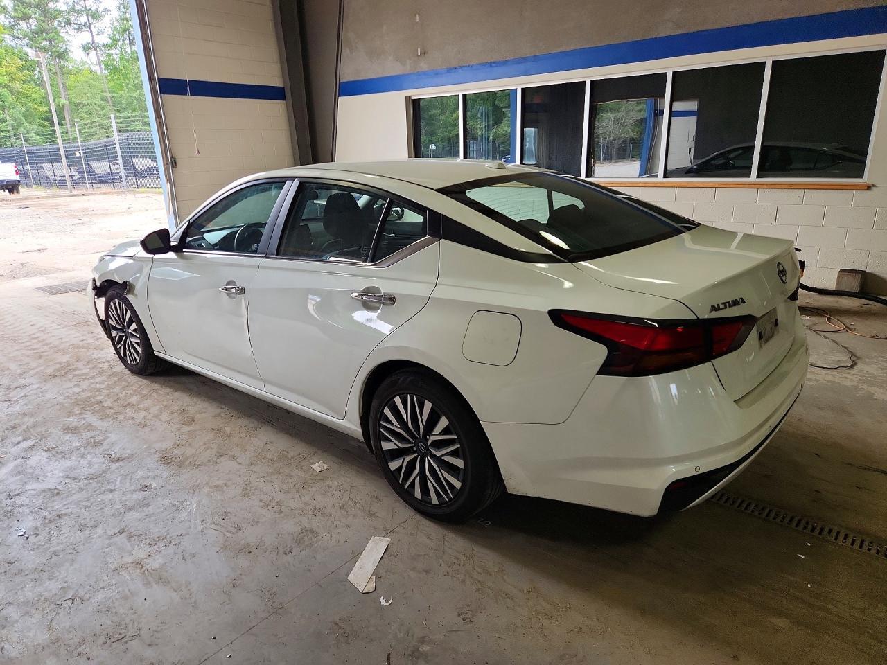 2025 Nissan Altima Sv - Image 2