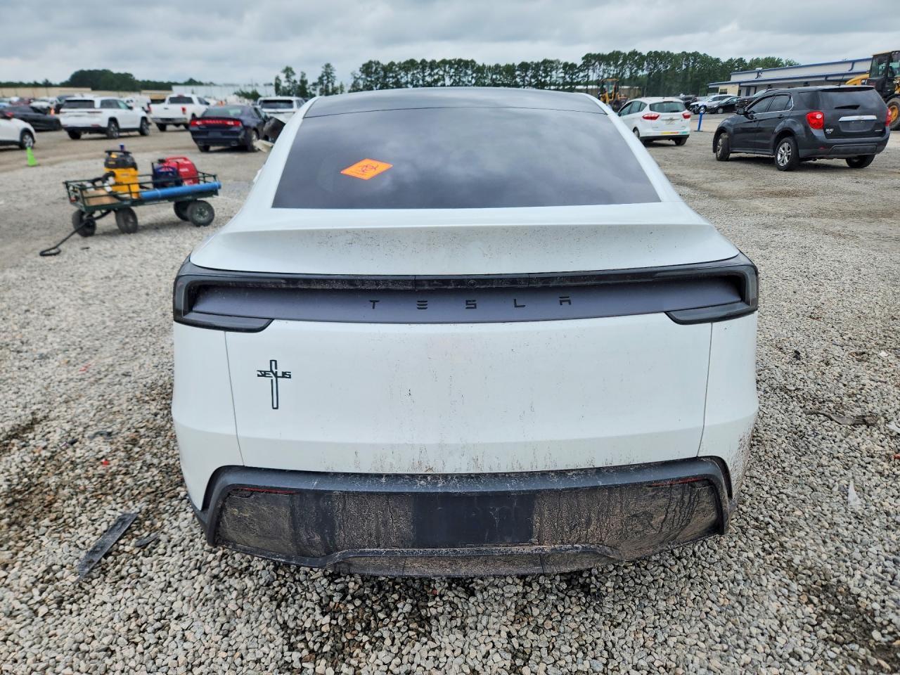 2026 Tesla Model Y - Фото 6