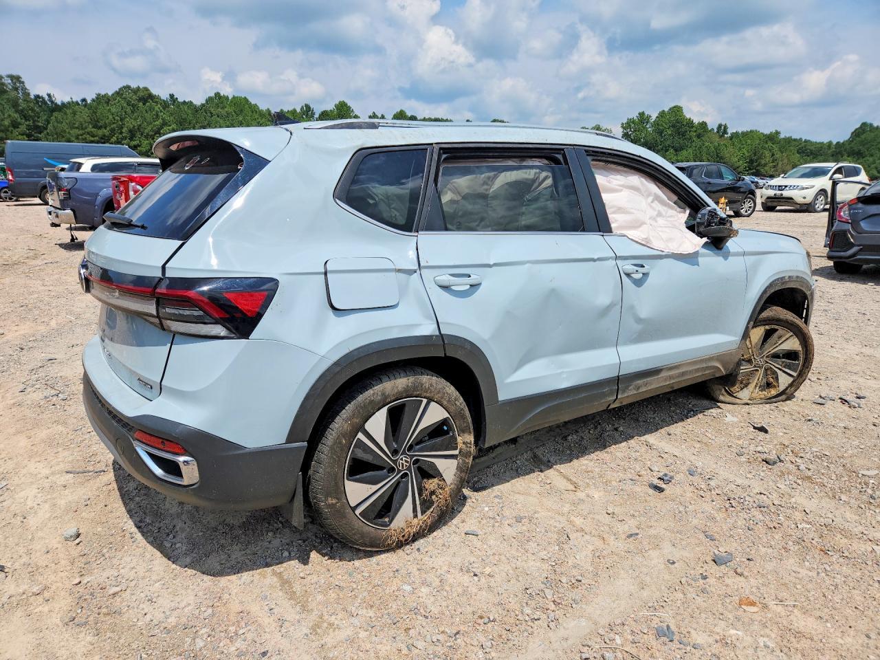 2025 Volkswagen Taos Se - Фото 3