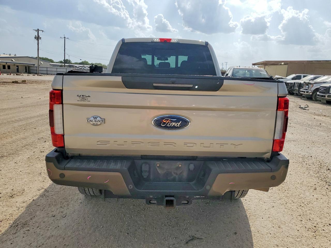 2017 Ford F250 Super Duty - Фото 6