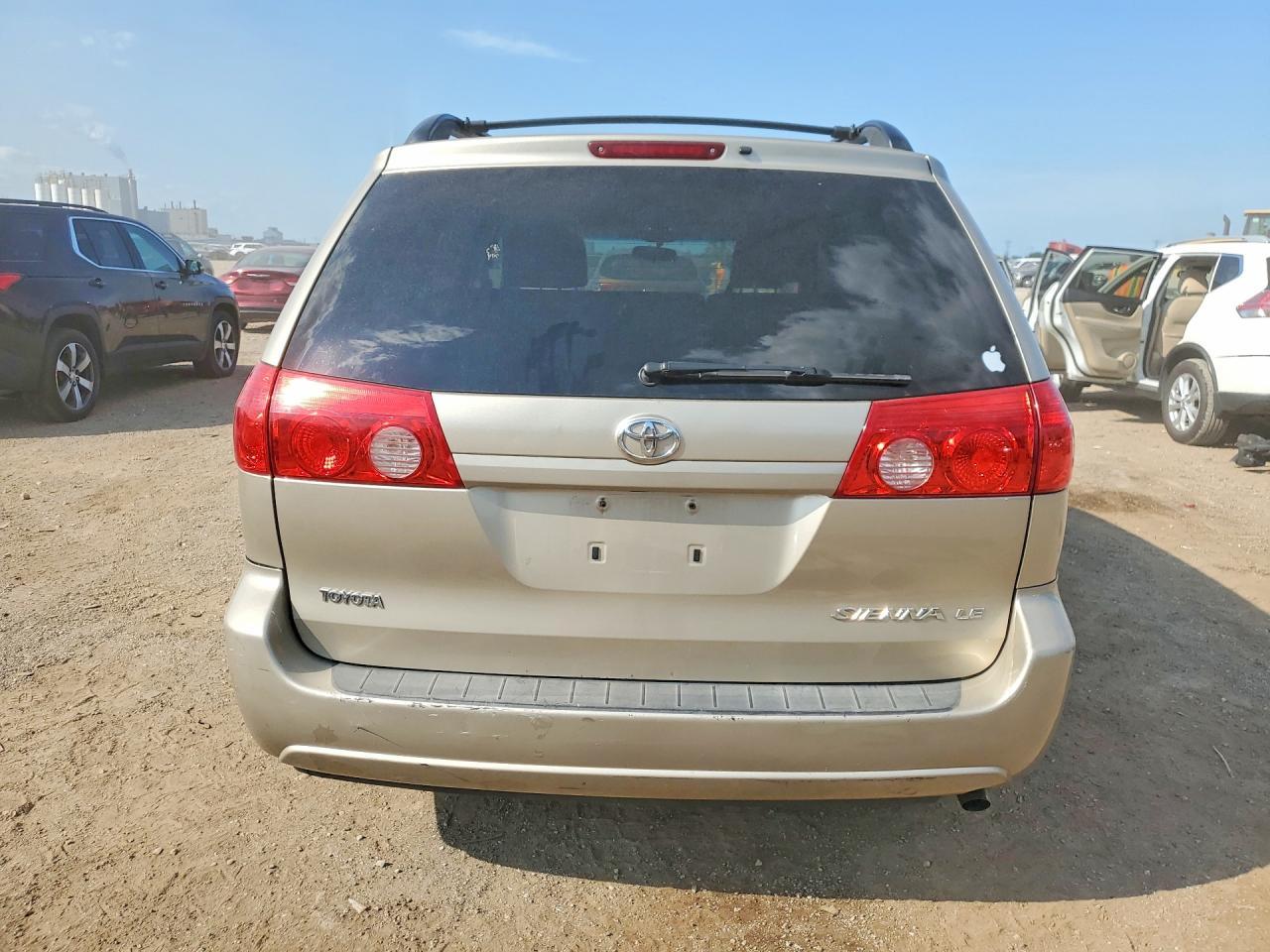 2009 Toyota Sienna Le 7-Passenger - Image 6