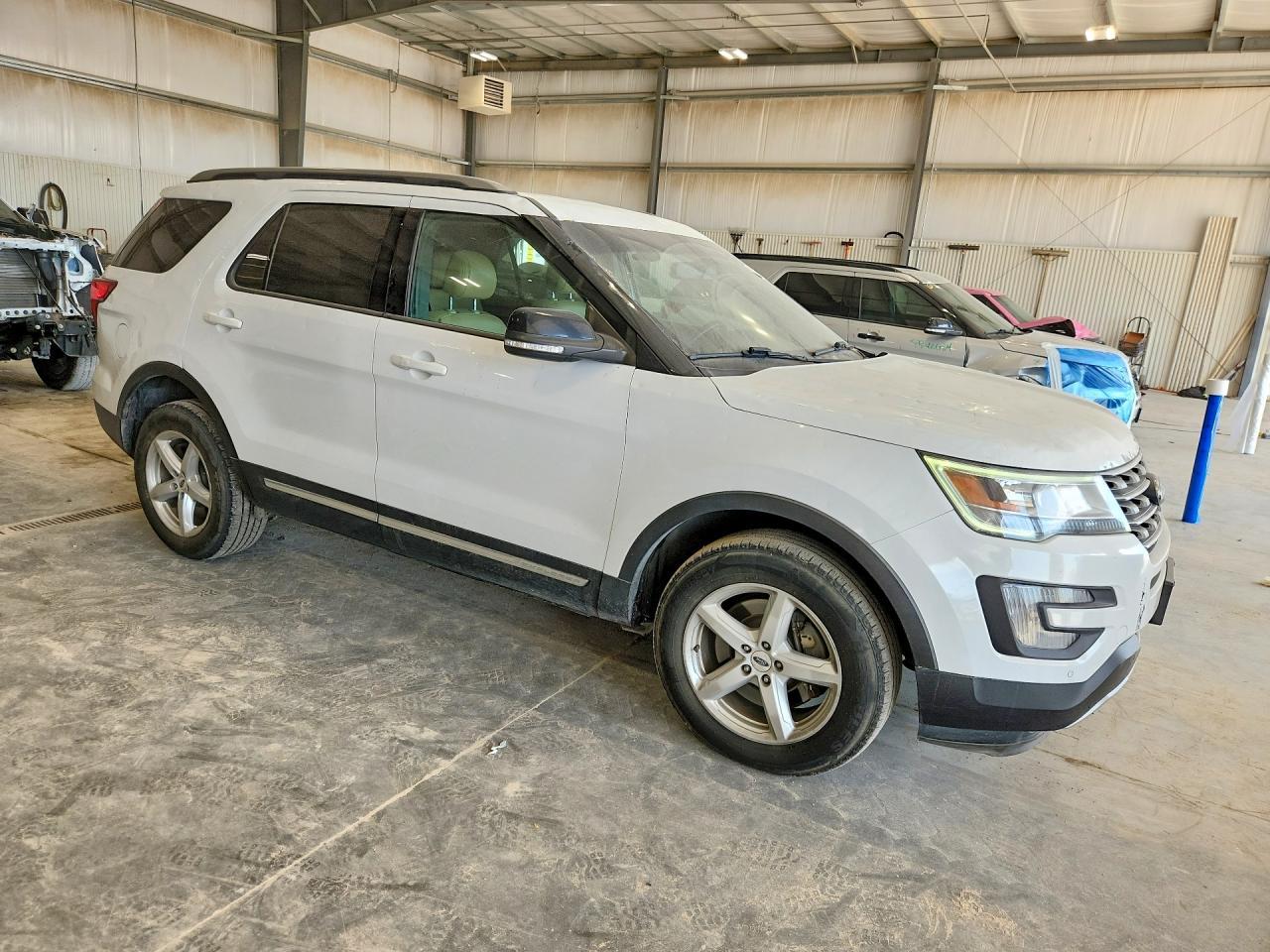 2017 Ford Explorer Xlt - Image 4