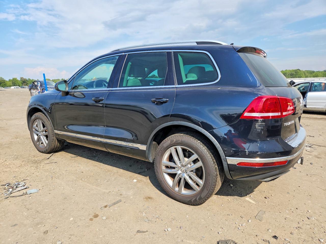 2015 Volkswagen Touareg V6 - Фото 2