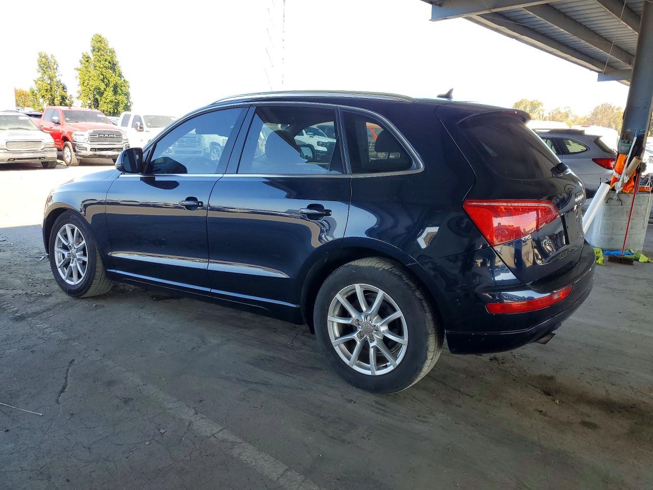 2011 Audi Q5 Premium Plus - Image 2