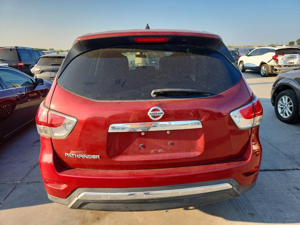 2014 Nissan Pathfinder S - Image 6