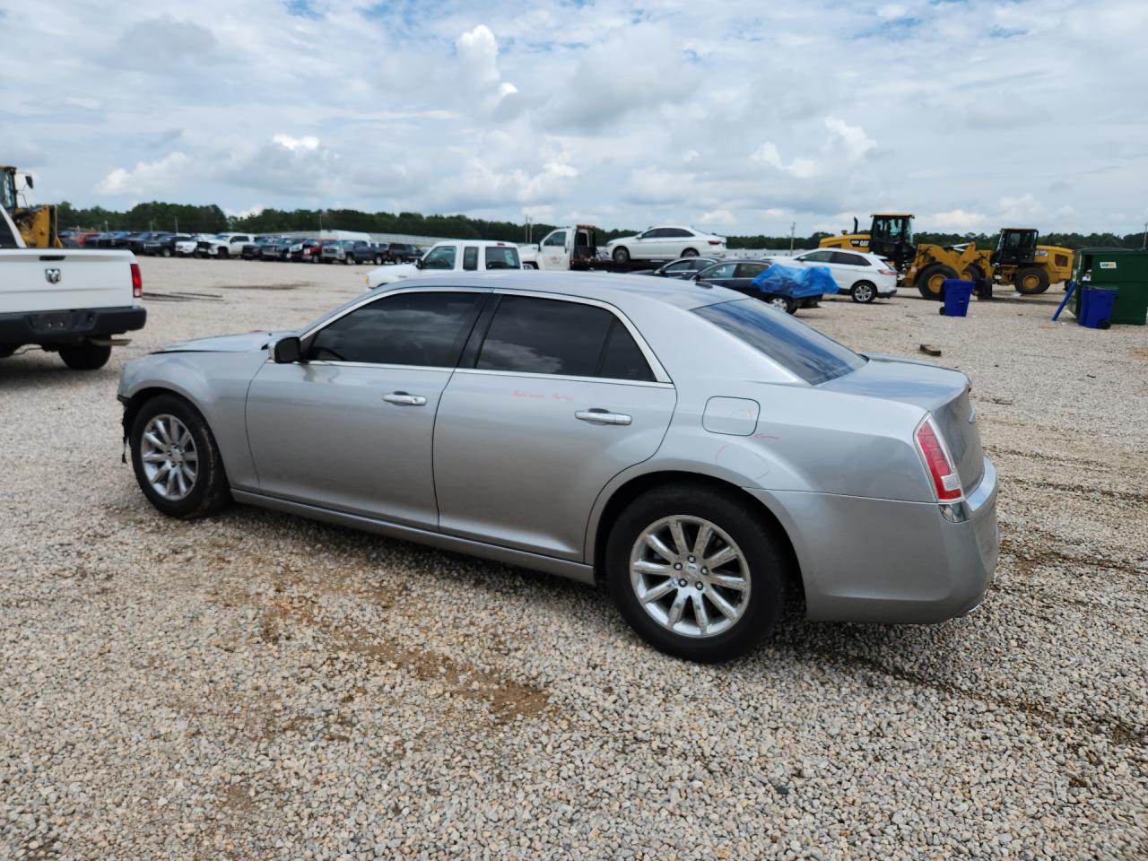 2013 Chrysler 300C - Фото 2