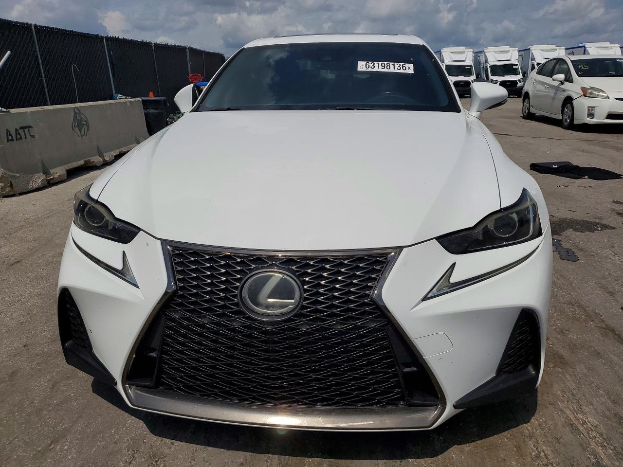 2019 Lexus Is 300 - Image 5