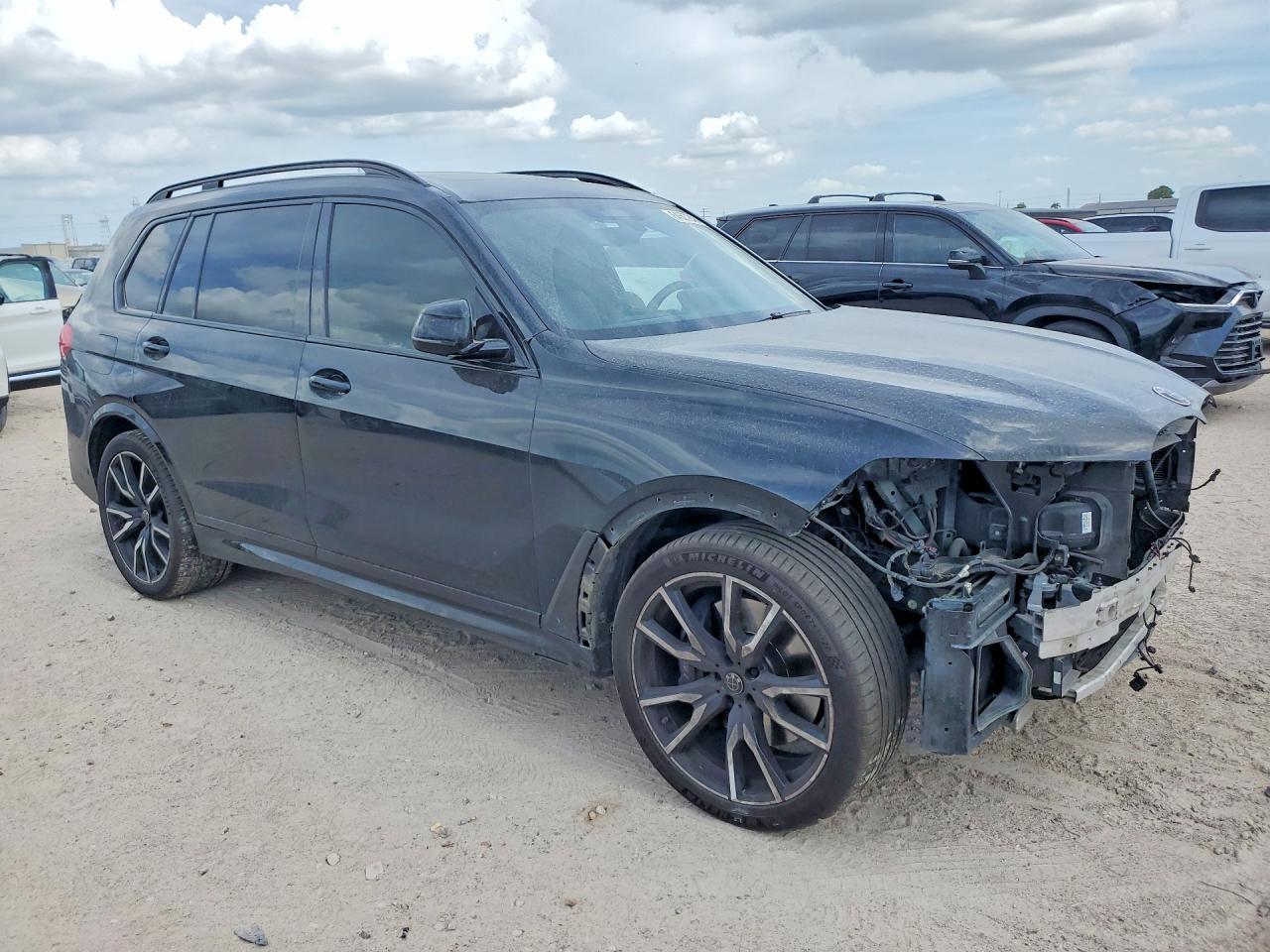 2019 BMW X7 xDrive50I - Image 4