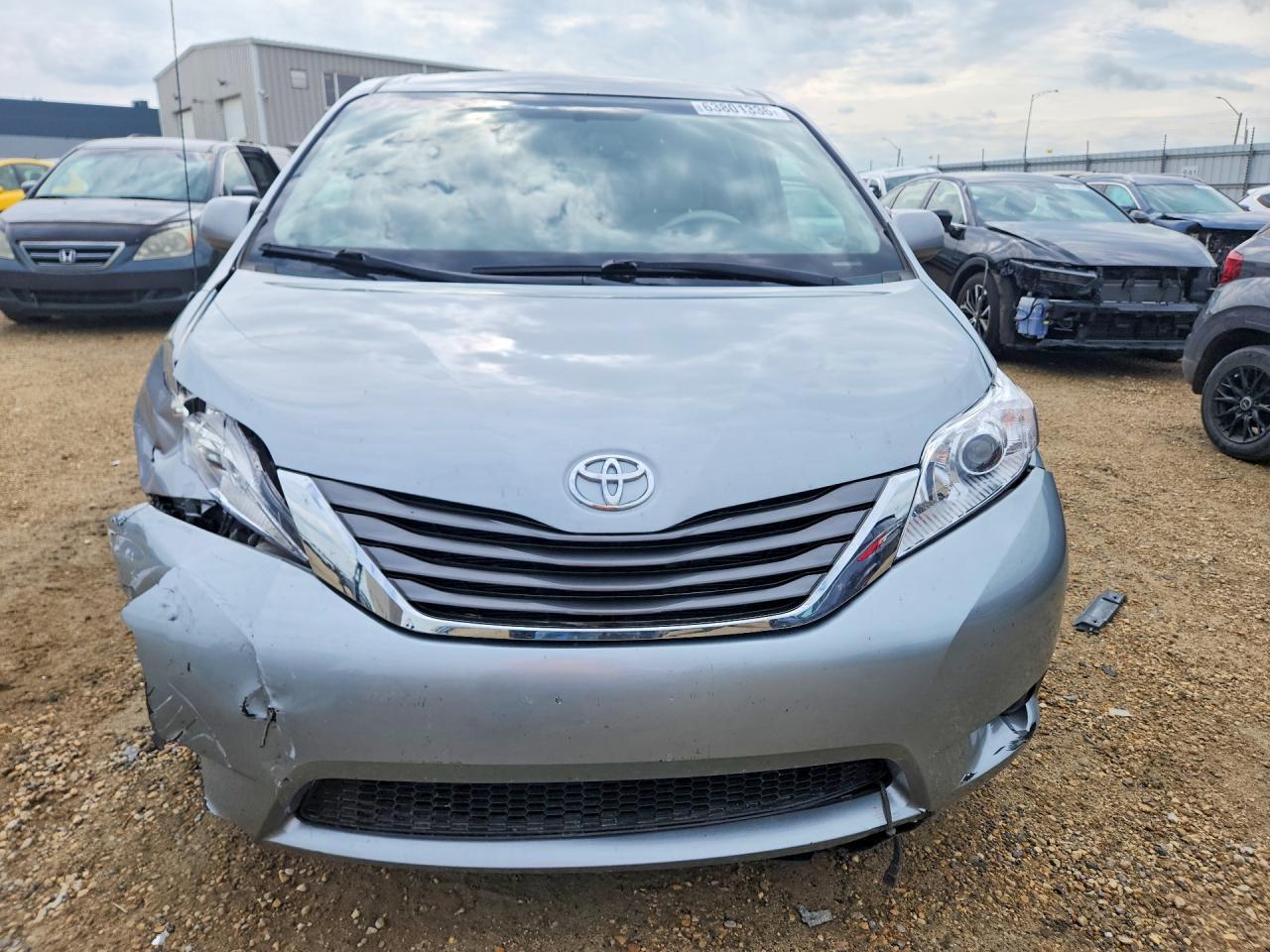 2011 Toyota Sienna Le - Image 5