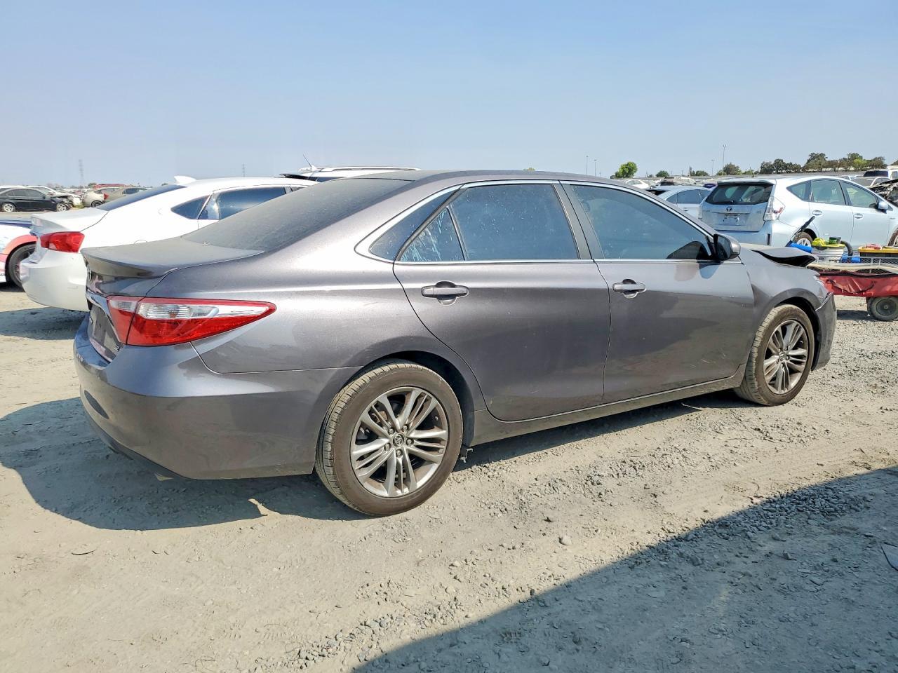 2015 Toyota Camry Se - Image 3